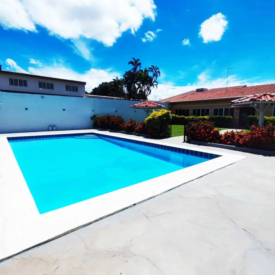 Piscina da Chácara Recanto do Sonho em Maringá